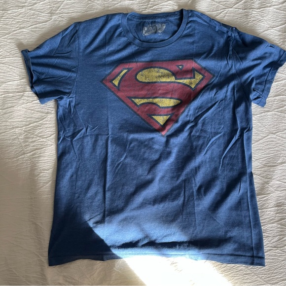 Mens Superman shirt - Picture 2 of 4